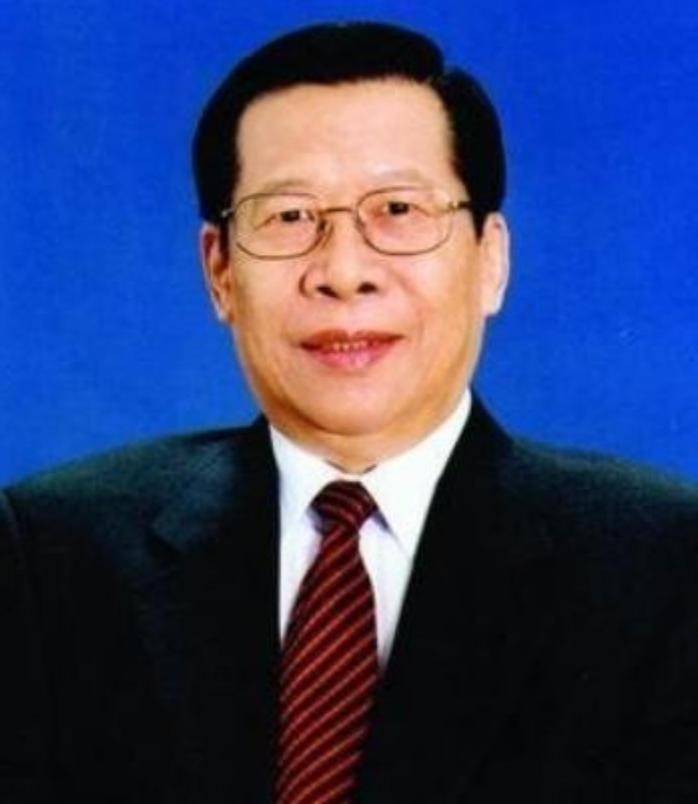 1993年，时任中央电视台台长的杨伟光，在没有上报的情况下，擅自做主在《新闻联播