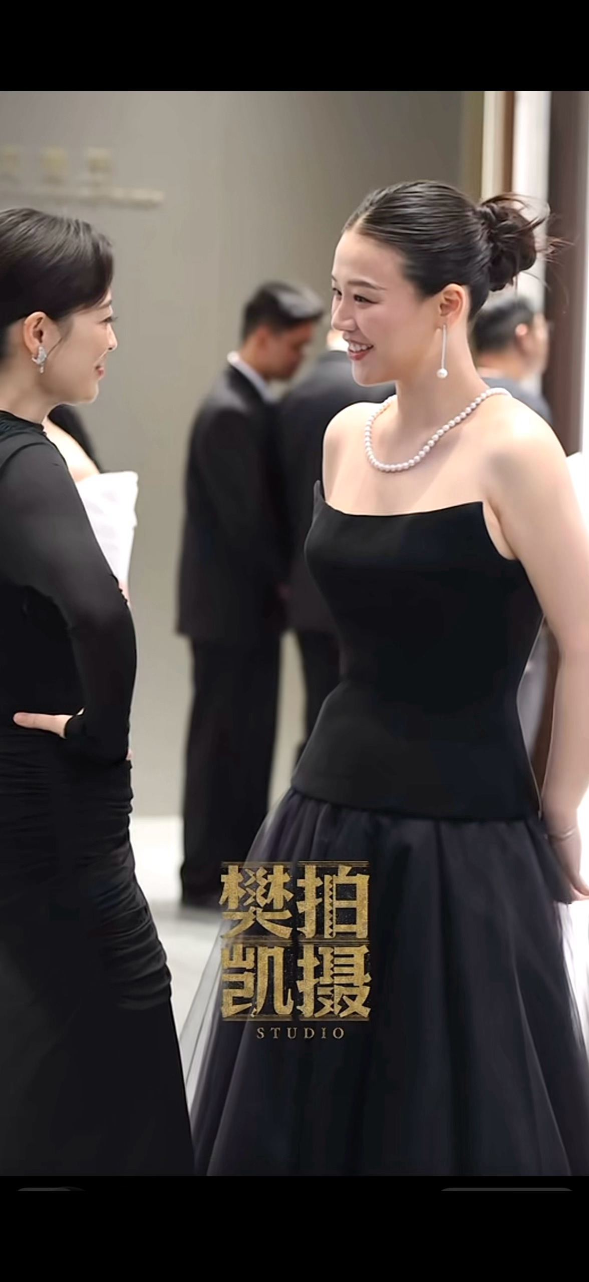 落落大方 