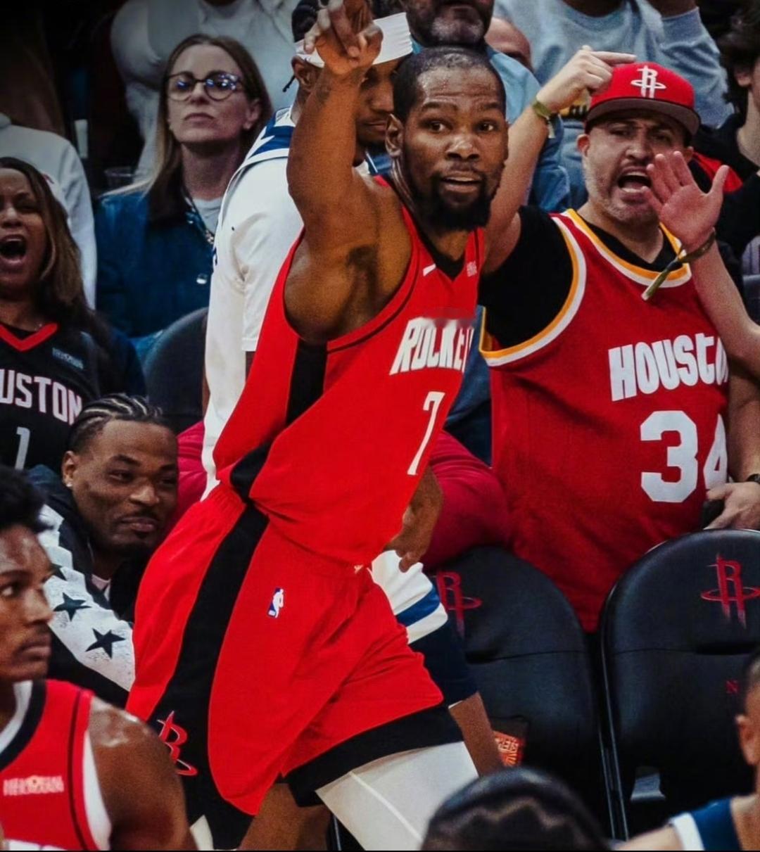 杜兰特最近五场比赛
场均40分钟
28.6分
5.6篮板
5.6助攻
投篮命中率