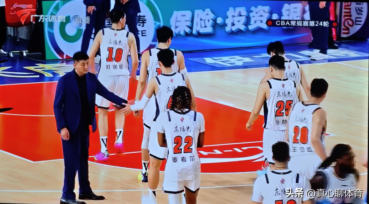 麦考尔在广东东阳光的首秀就首发登场亮相[给力][给力][给力]
徐杰和陈家政分别