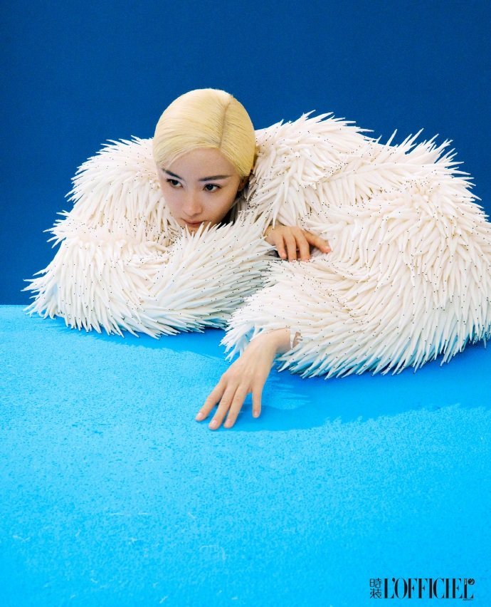 杨幂黄发  杨幂2025首封  杨幂黄发，是2025首封时装一月刊大片来啦，谁懂