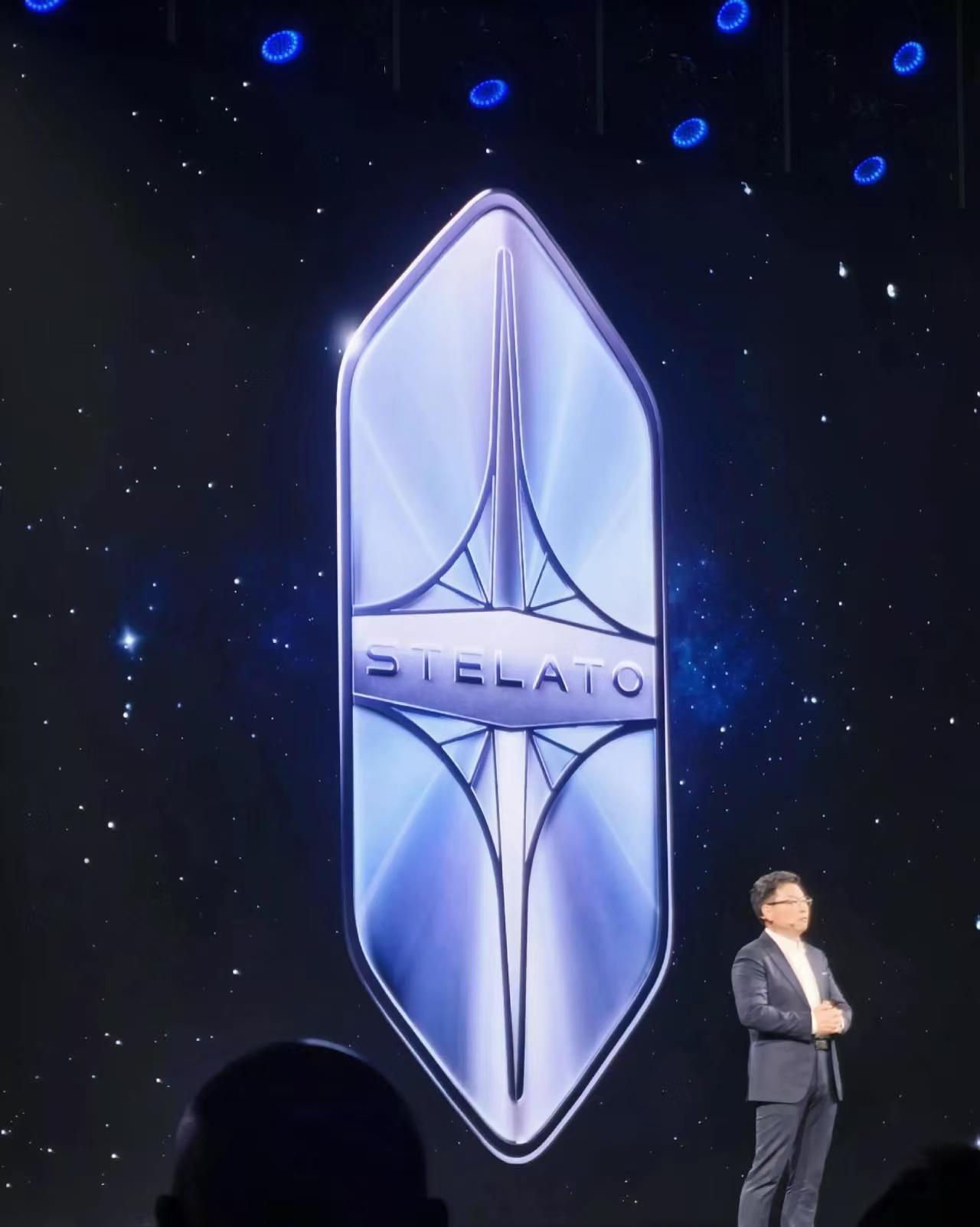 享界发新车标了 还是六边形骨架 再加上星芒设计 像是把星空戴在车上 ​​​