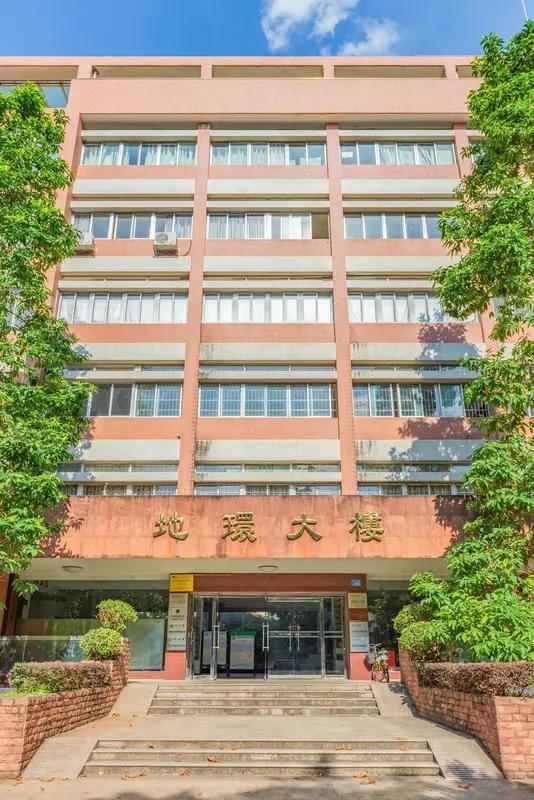 深圳高校牵头建设全球首个“地质星座”深圳高校牵头建设全球首个“地质星座”，这一创