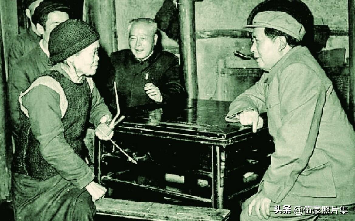 1958年3月16日下午，毛泽东主席 在 四川省委第一书记李井泉陪同下，视察 四