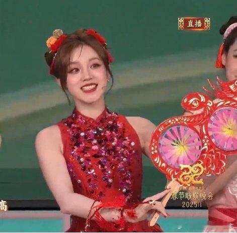 宋雨琦手链好美 这个小女孩同样也是很貌美呢 