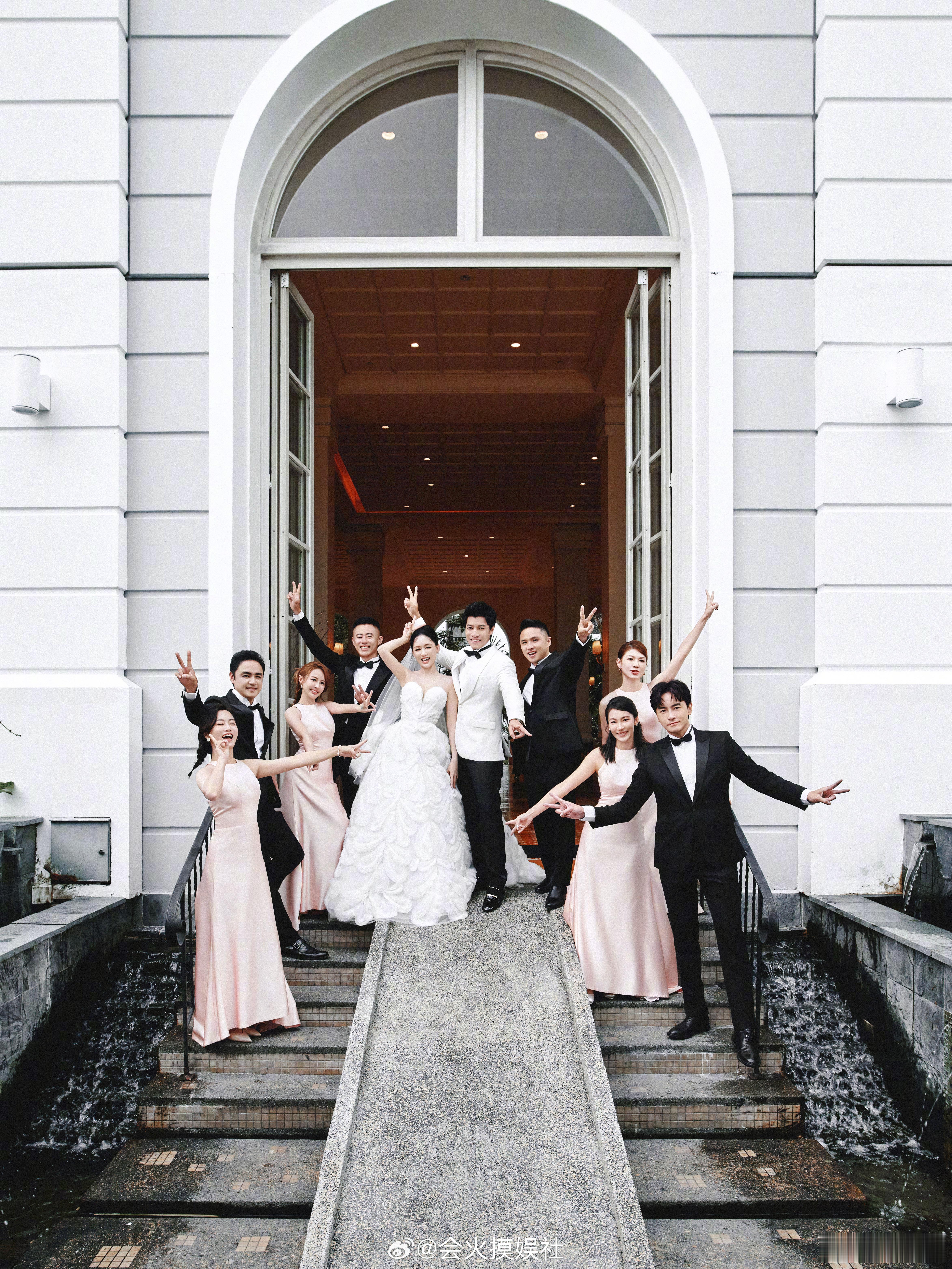 #陈乔恩婚礼哭了# 哇 这现场太梦幻了吧 ​​​