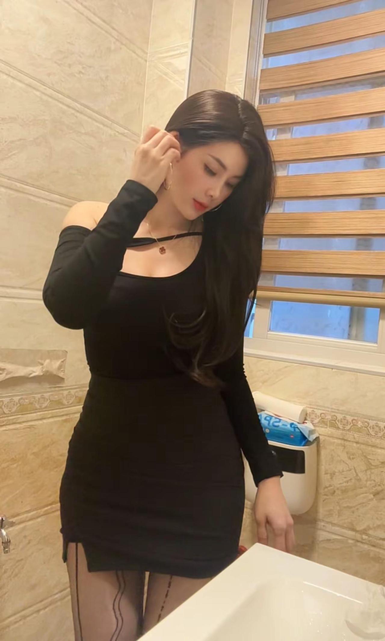 直播只是我谋生的手段，并不是我的模样。就像我找你，你都觉得我另有所图！