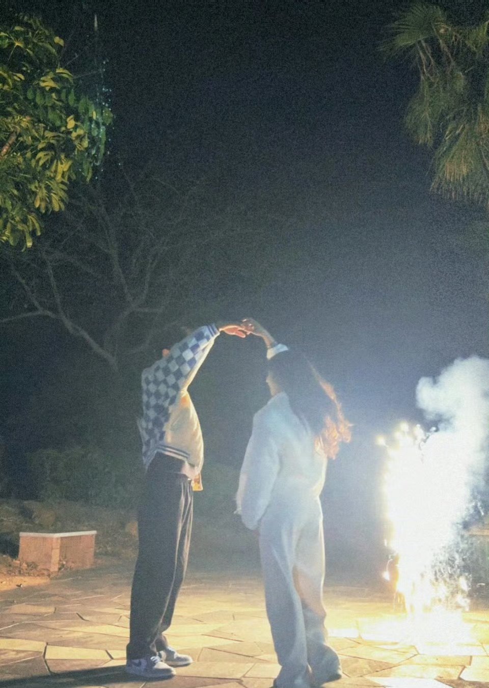 我的浪漫瞬间文惊喜浪漫你总是会给我带来意想不到的惊喜。在我生日时，精心为我准备一