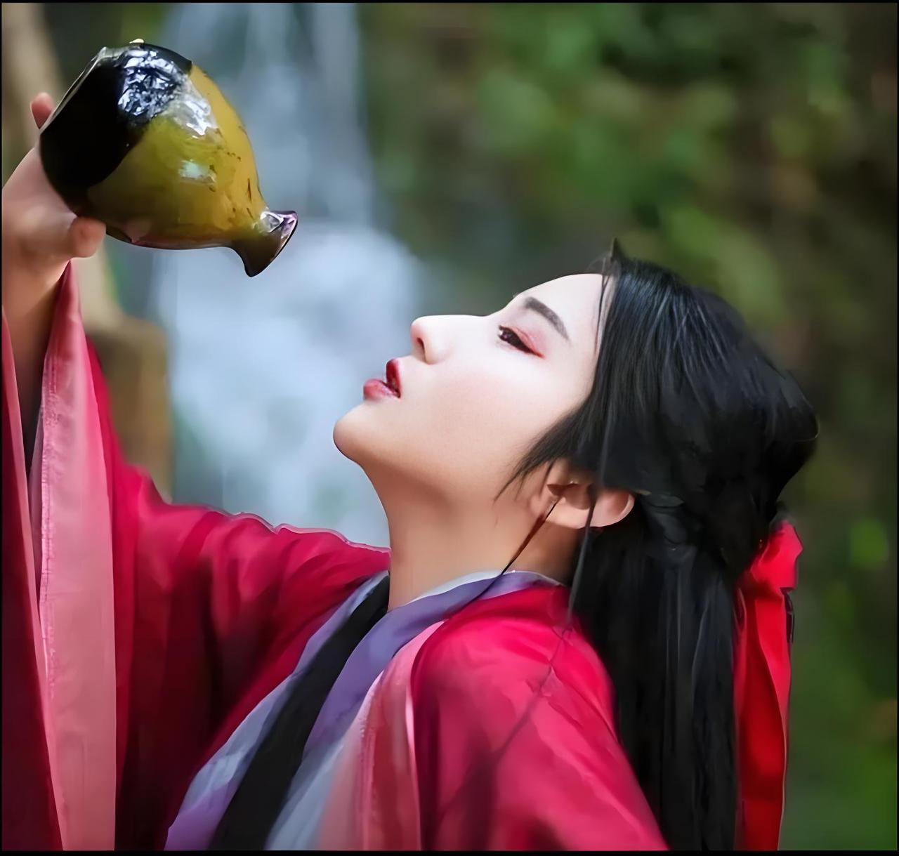 一帘幽梦锁心头，
佳人醉酒泪水流，
天涯海角君何处，
………请友续句………？
[