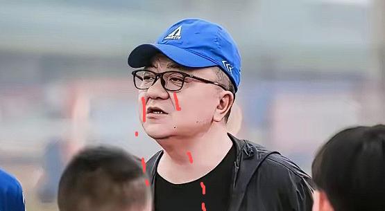 前后五六年时间，没向家里收过一分钱，集训、吃住、坐飞机、出国打比赛，全是足球小将