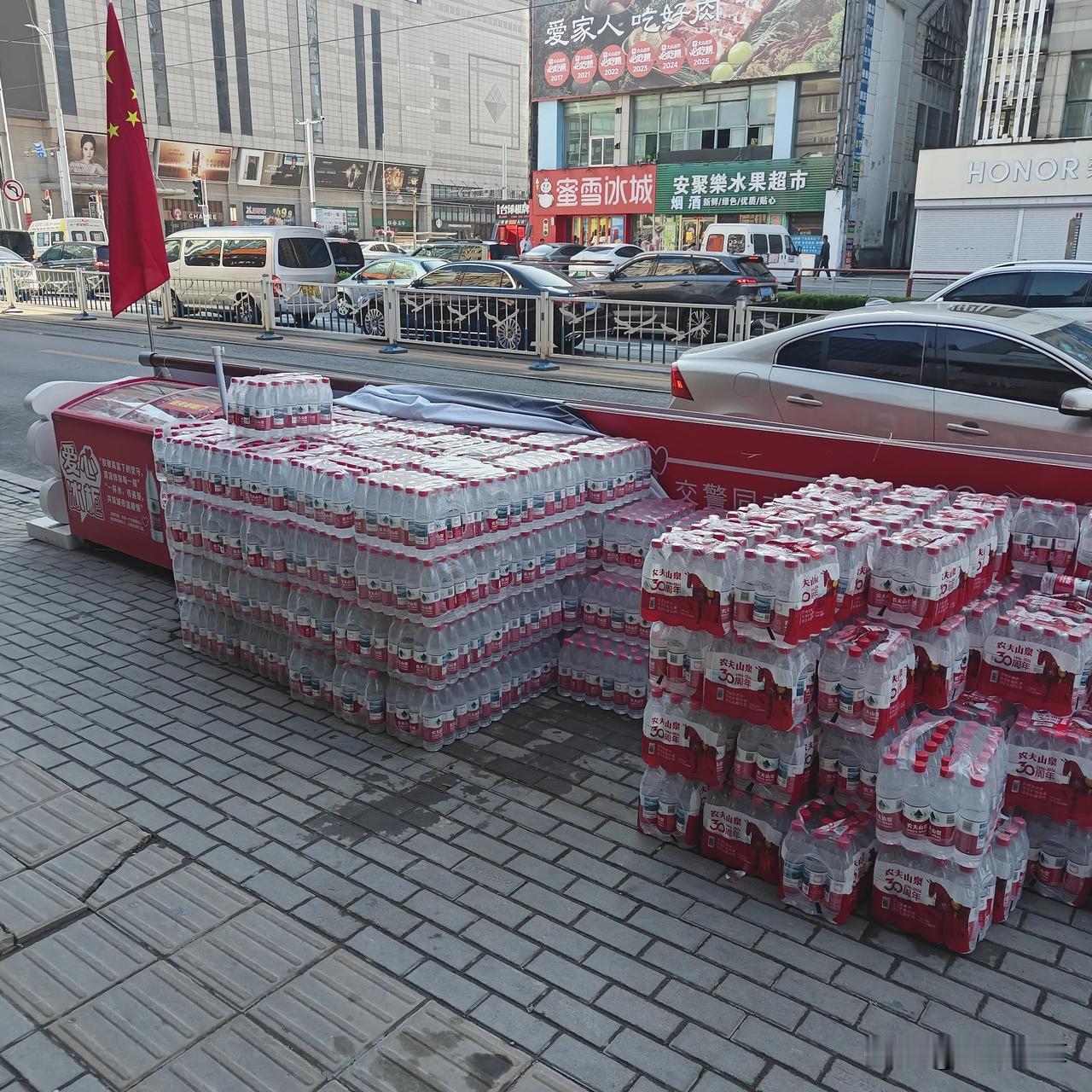 西安路惊现爱心福利水堆 ，大连爱心事业现在做的这么豪横，还有谁！！！六月夏季，大
