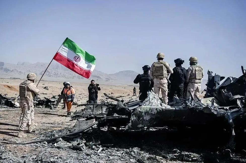 震撼观点！伊朗陆军司令道出美军停火原因

6月18日，伊朗军方高层在德黑兰接受国