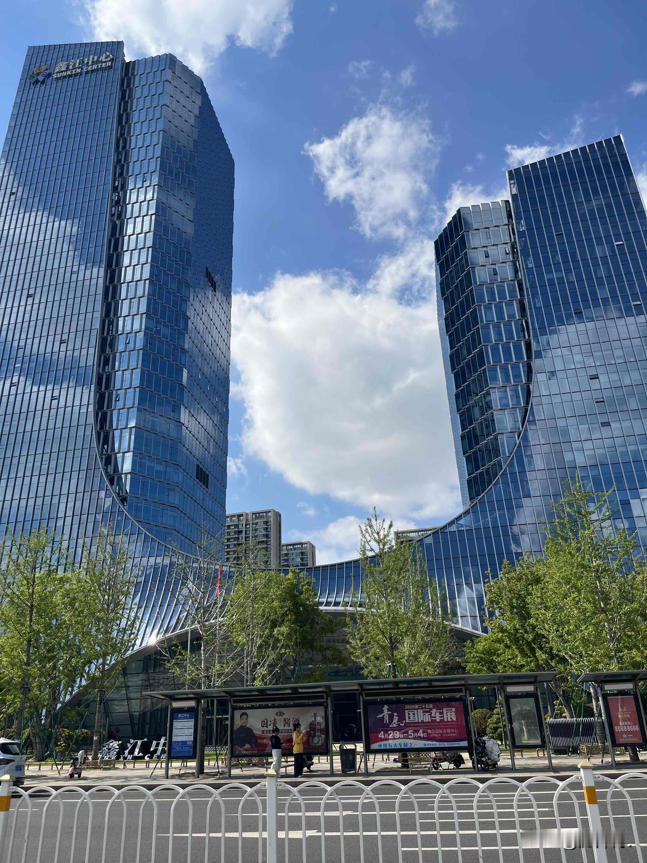 鑫江集团，发迹于城阳夏庄，典型的家族企业。

这几年，事事非非、话题很多。今天咱