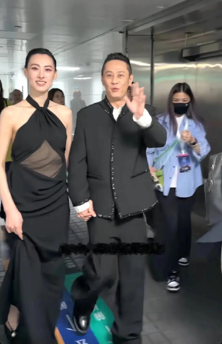梁洛施和马浴柯大约在2023年走到一起的，二人因电影《重生》而相识。

梁洛施曾