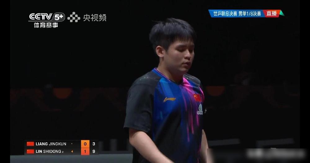 林诗栋现在是真的涨球了。看到王励勤、志强、孙逊和王皓都在看男单的比赛，林诗栋是4