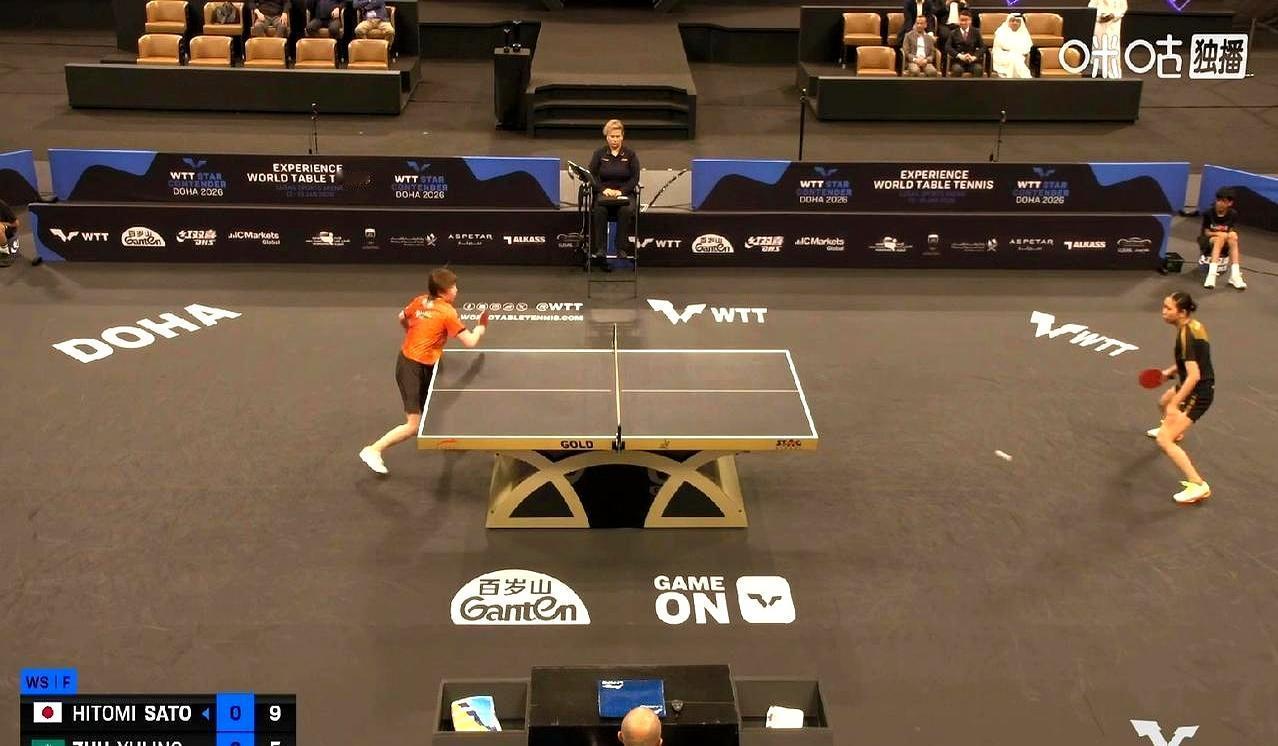 开场0比2，朱雨玲差点被佐藤瞳的削球墙闷死。
 
第三局开始她干脆不磨了，拍子直