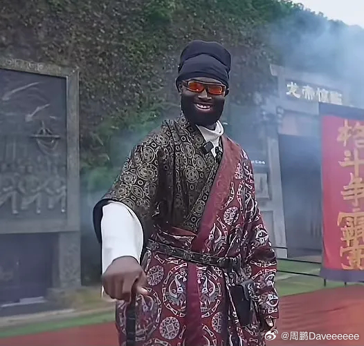 终于有时间一个个回看下“龙布朗”同志这两天的奇妙视频了哈哈哈NBA