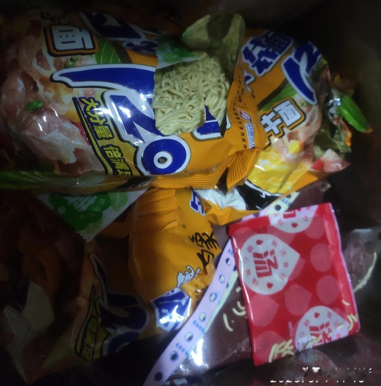 我突然觉得，人对自己身边的事情有时是有某种心灵感应的!
昨天晚上，我破天荒的躺在