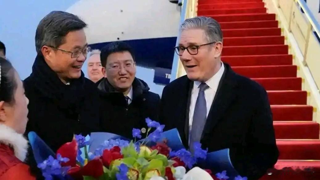1月28日，英国首相斯塔默的专机降落在北京，开启为期四天的访华之旅。这是英国首相