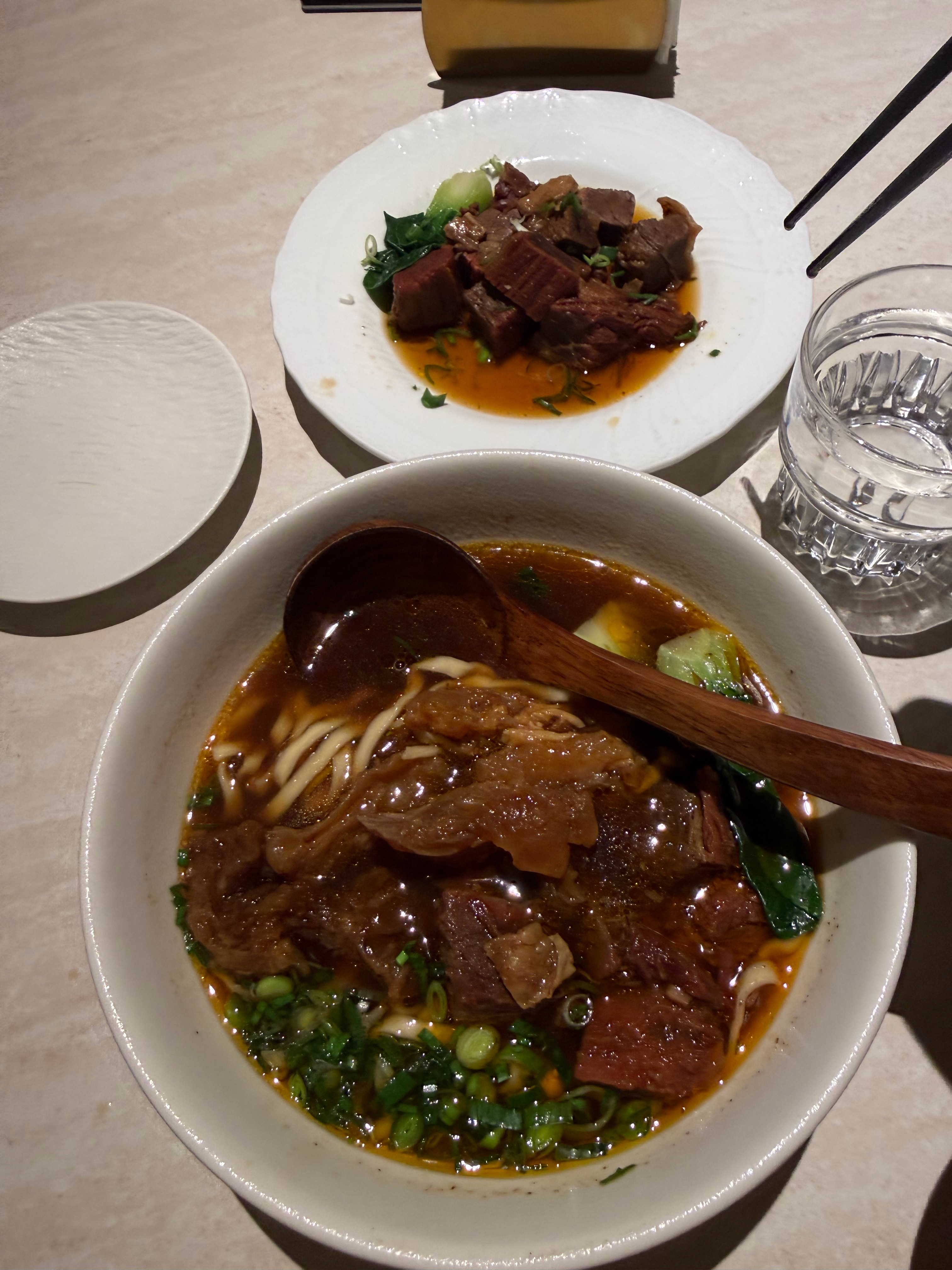 什么叫私房牛肉面不就是台湾牛肉面吗 上海·黃啓雲私房牛肉面工坊(苏宁宝丽嘉酒店)