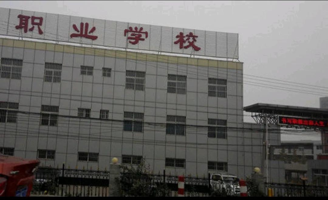 朋友孩子大学了考在烟台职专，跟我说很失望但也没办法。一个人养着儿子，看得出来儿子