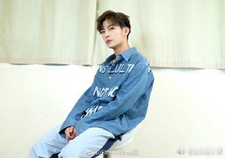 #炎亚纶被判7个月缓刑3年# 以前还挺喜欢他的，现在看着就犯呕，一切都是咎由自取