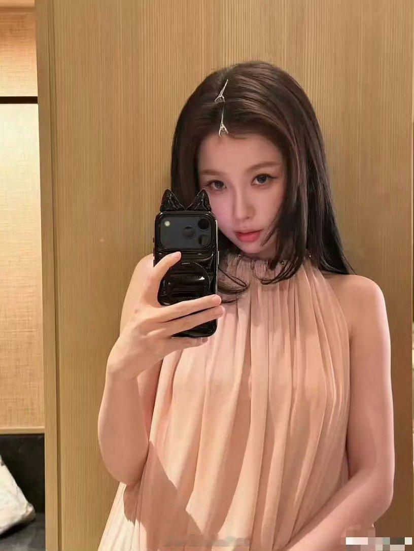 鞠婧祎虞书欣谁更适合清纯风？ 