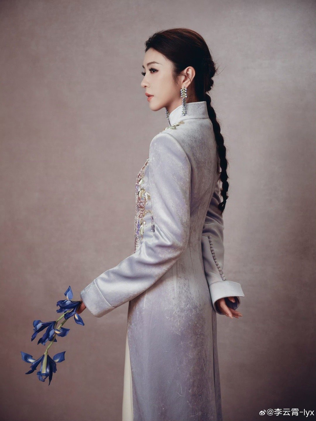 李云霄梁祝 30万人抢800张票听说想看人数破30万了，我默默退出了抢票界面，不