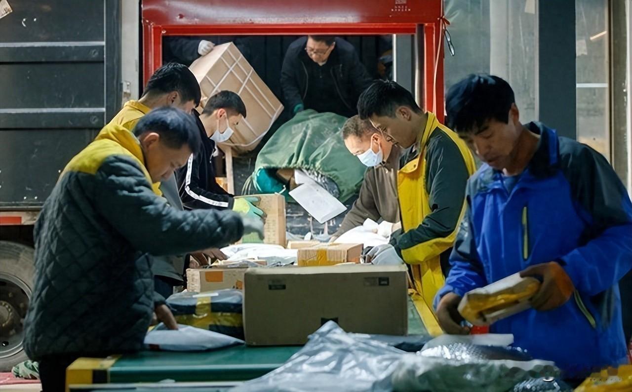 AI正在改写简历，公司悄悄换掉一半人，你还在按老办法找工作吗。
上个月我表哥被裁