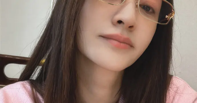 女星李小冉承认离婚后，凌晨又发文硬刚营销号：一忍再忍不想占用公共资源，你们真是谎话张口就来，为了流量