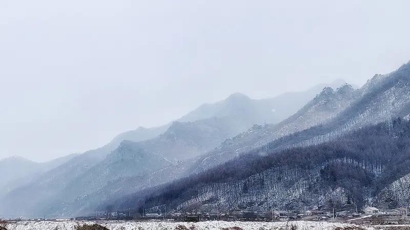 上联“冬寒山色淡”诚邀下联！网友的神回复，一半诗意一半烟火
 
刷到这条视频的朋