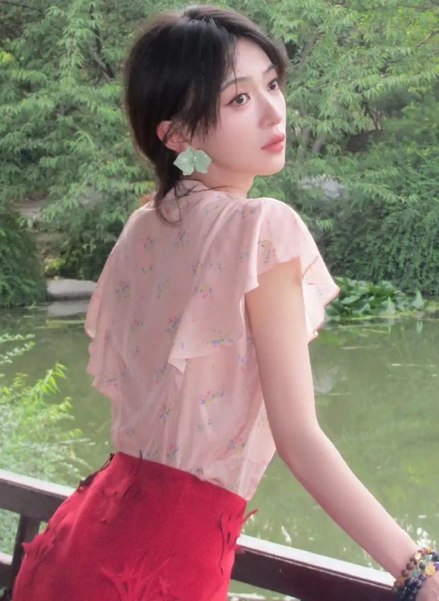 吴谨言估计都不会离婚了，原因很简单，不是因为她老公很有钱，而是她真的太爱她老公了