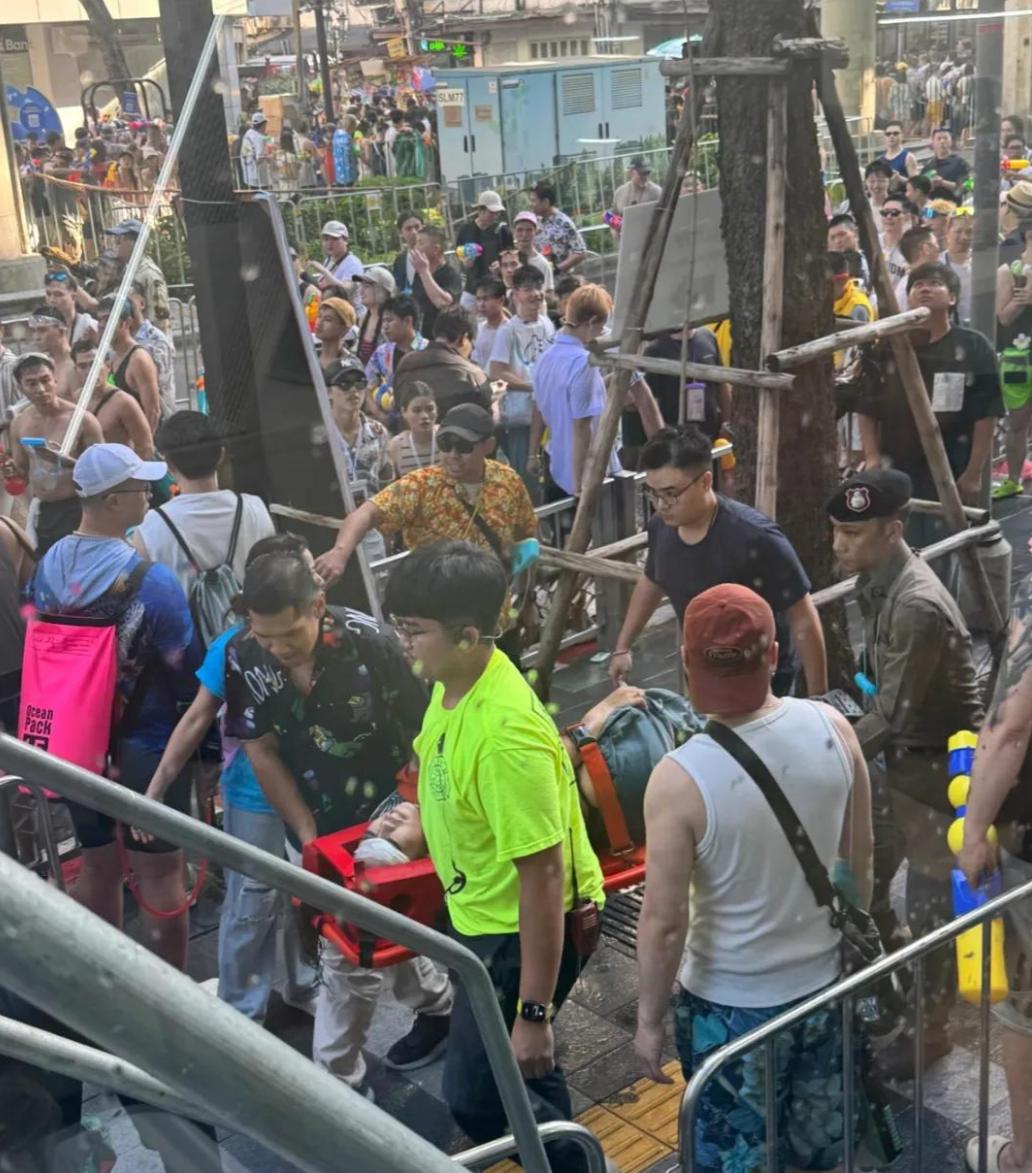 女子参加泰国泼水节，一小时后全身抽搐、口吐白沫昏迷，体内检出“迷奸药”，其怀疑有