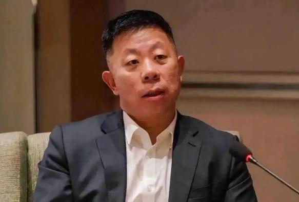 10月17日，菲律宾参议员埃赫西托要求驱逐中国驻菲大使井泉；随后，参议员图尔福又