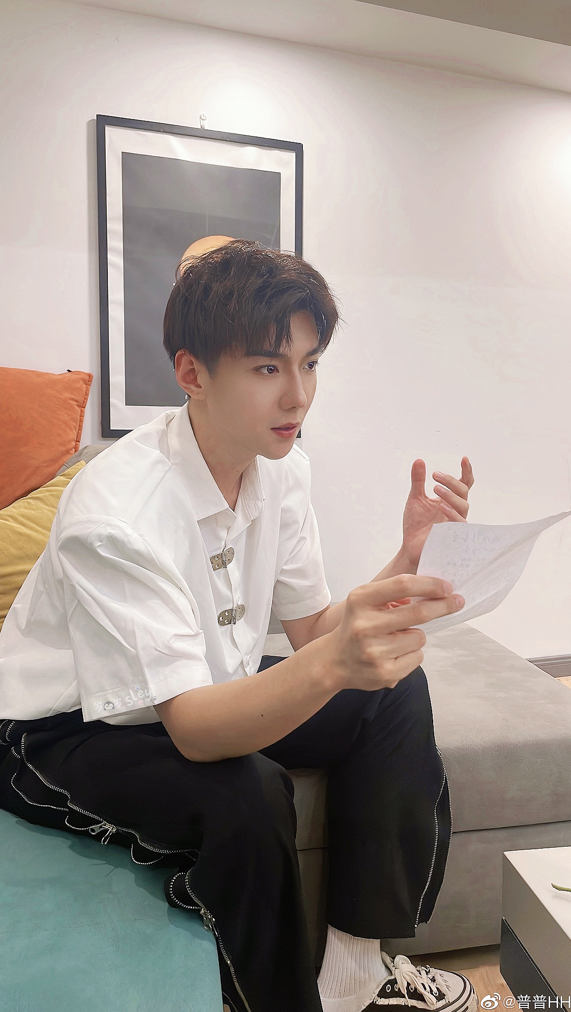 截修🧣2022.08.04“我和工作一起过七夕，也不知道休息室谁剩下的玫瑰花，