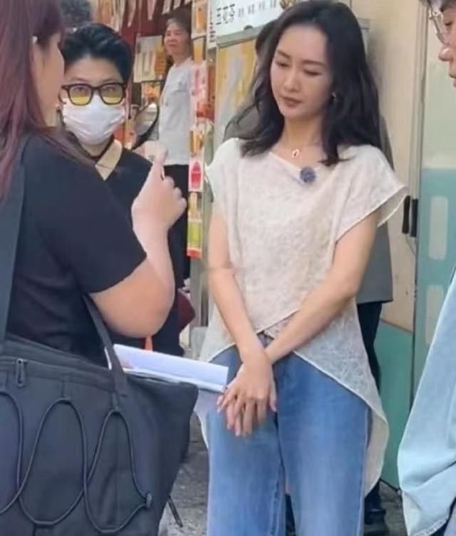 我的天呐，这还是我认识的女神吗？这几年老了许多，肉眼可见的憔悴。