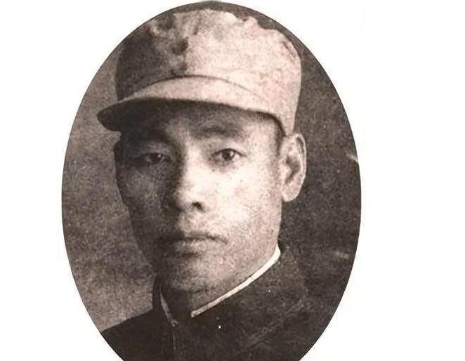 1941年，游击队长刘锡坤借宿到地主家，却被地主婆安排在儿媳妇的房间。半夜，房门