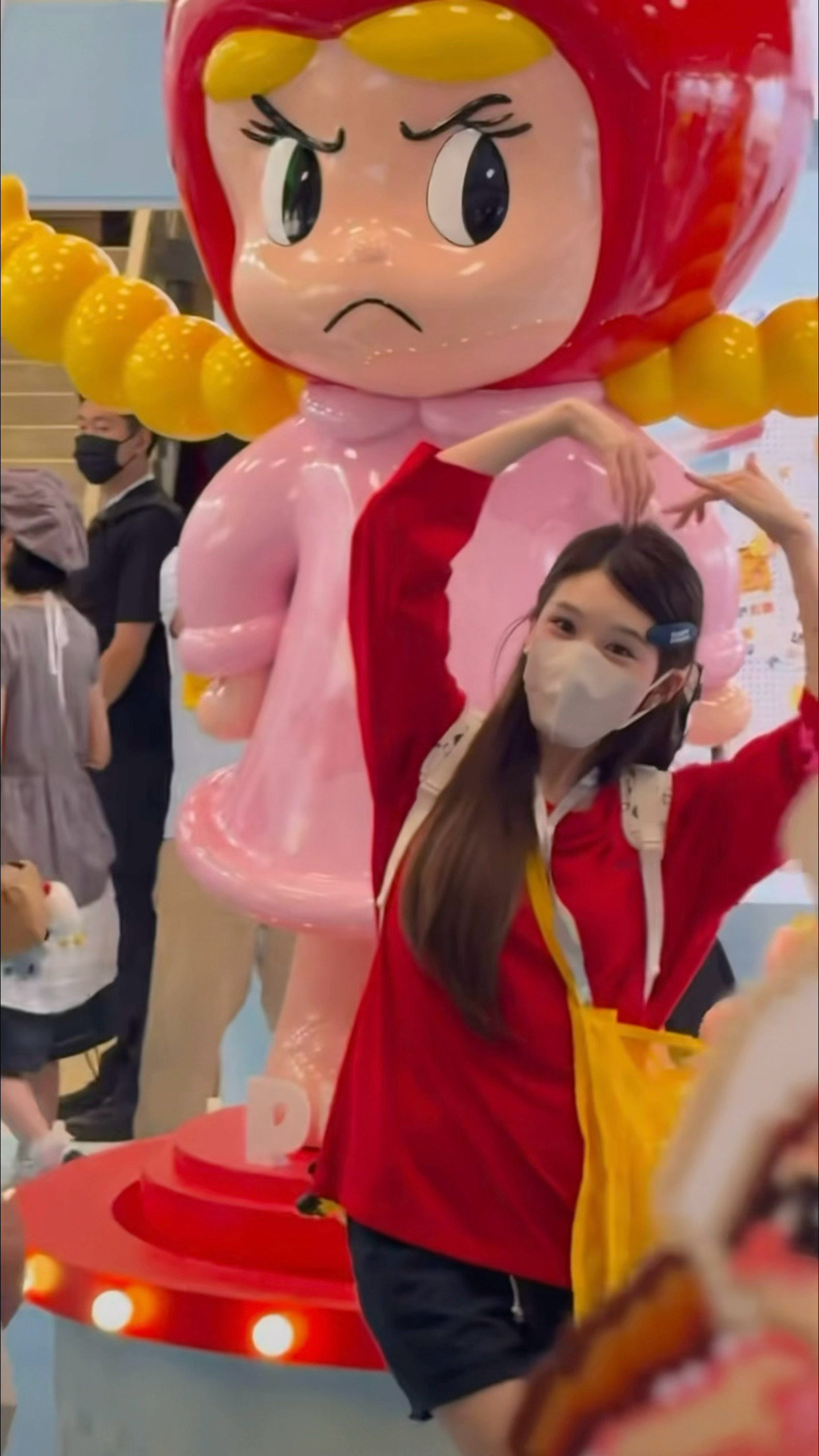 不允许任何人错过这个眯眯眼比心的小露 