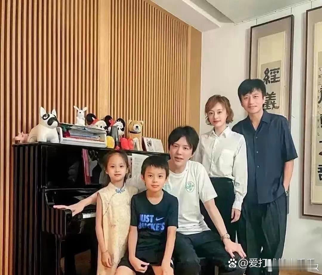孙俪和邓超的两个孩子，儿子等等像妈妈，女儿小花像爸爸 ​​​