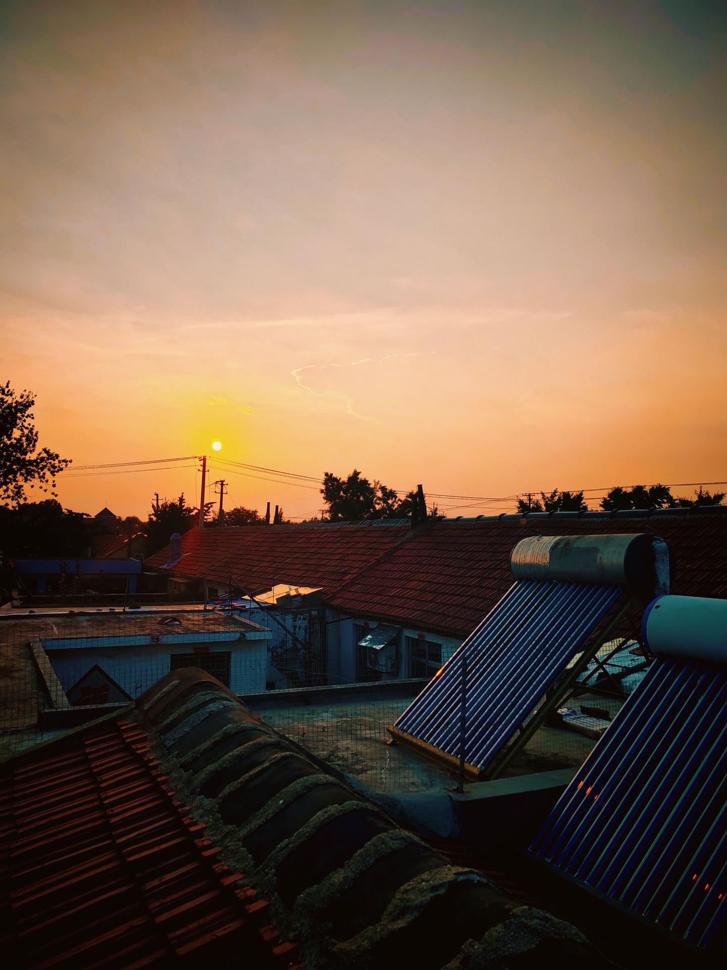 中年人这一天的悲喜就这么简单    今天单位有事，早起没去跑步，六点半...