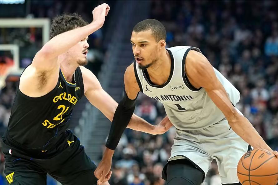 北京时间4月2日上午10点，NBA常规赛将上演一场备受瞩目的对决——金州勇士坐镇