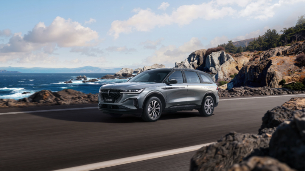 现在各家厂商都在往豪华方向发展，无论是安全、性能等等都落不下舒适，舒适是上车体验