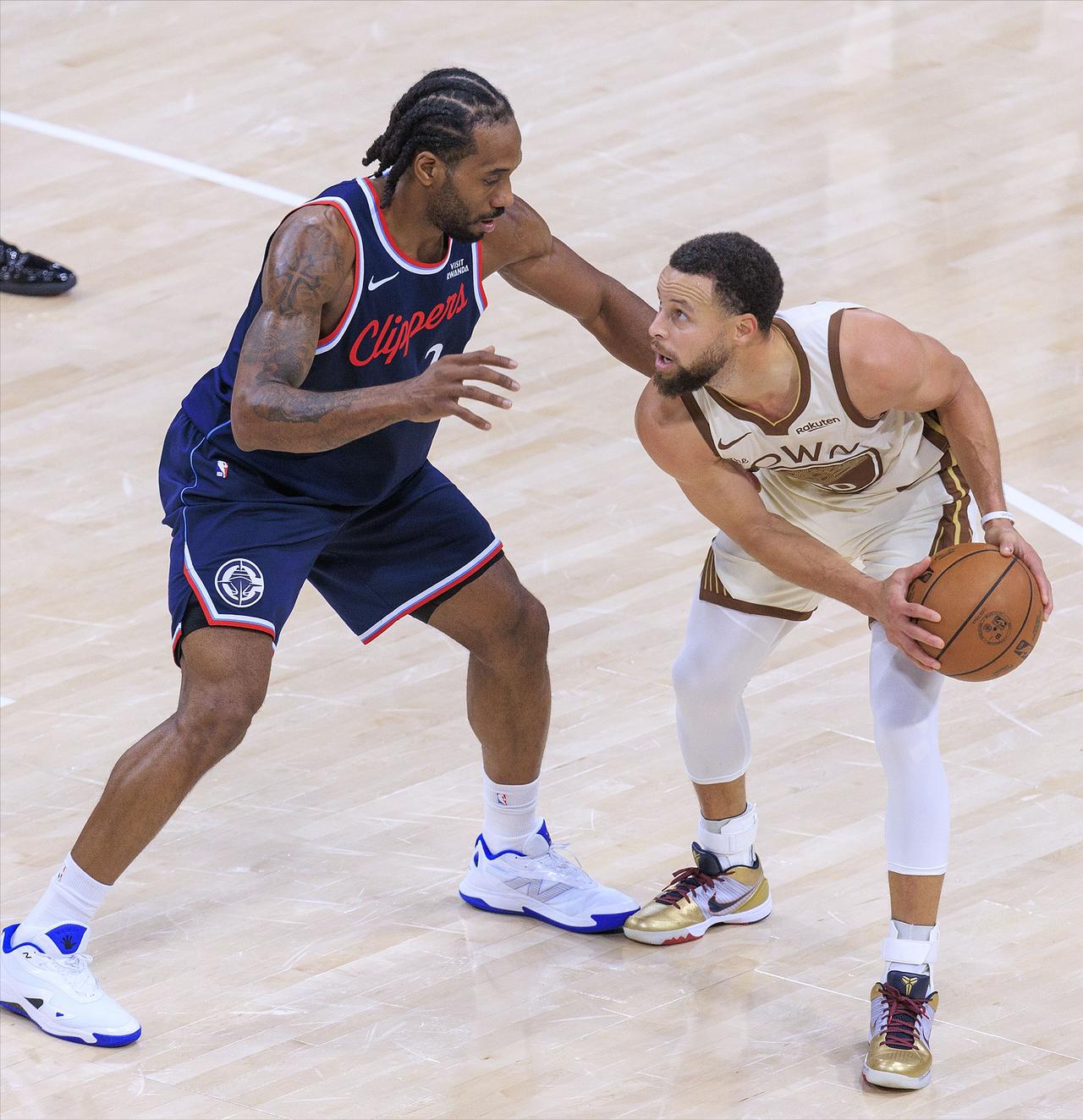 快船记者驳斥库里伤病论：

“不想听那些伤病借口。”

“两天前，库里打的像乔丹