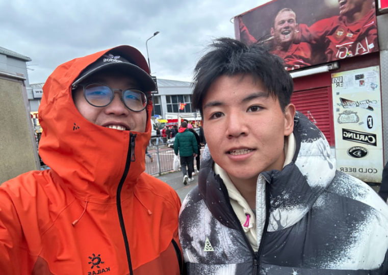 #徐彬现场观赛曼联# 昨晚英超第28轮，曼联2-1逆转水晶宫，多位博主在老特拉福