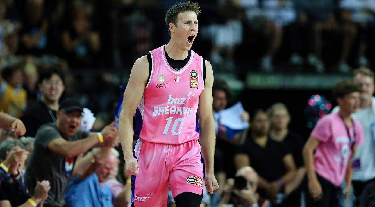 12月13日讯 根据破坏者官方消息报道，破坏者将为队史最伟大球员之一：汤姆·阿伯