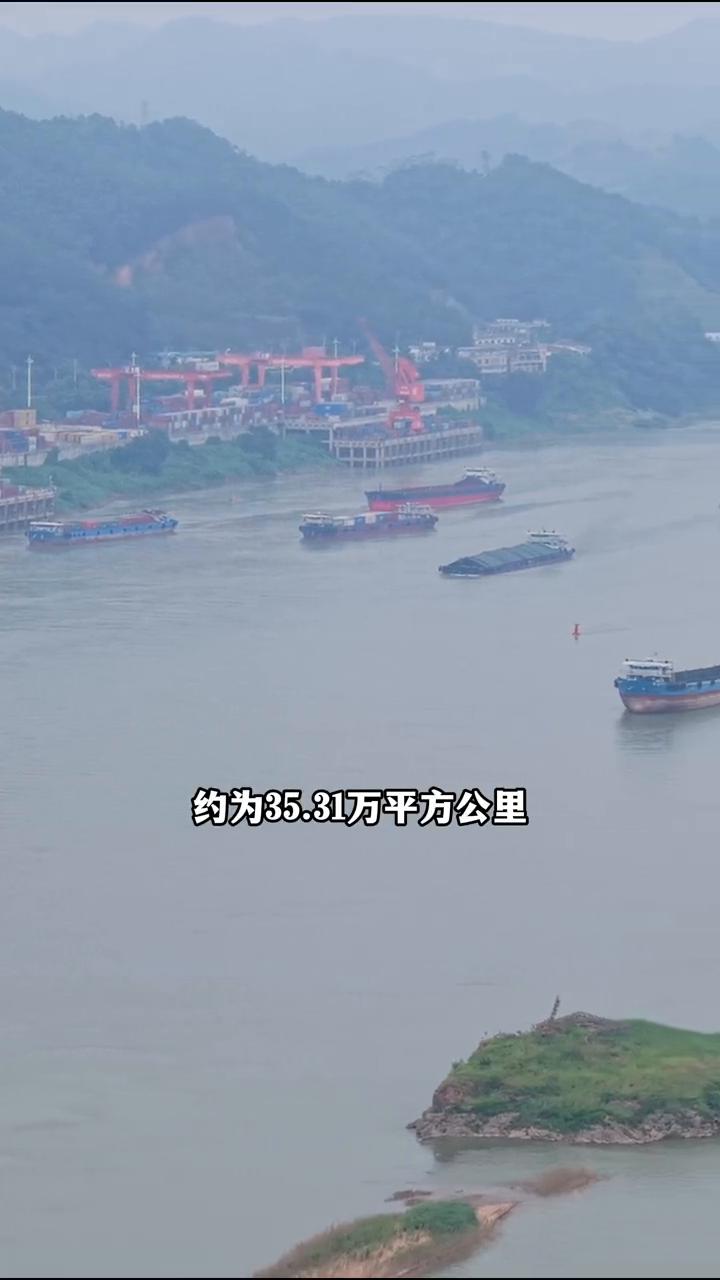 华南最长河流，全长约2214公里，流域面积广阔。
这里就是华南地区最长的河流西江