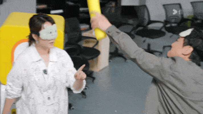 沈腾平等殴打每位沈精兵 沈腾：打沈精兵，我是认真的。 ​​​