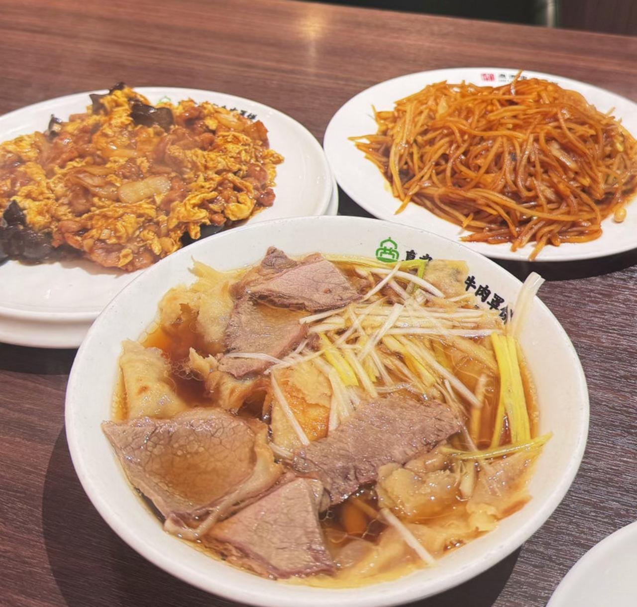 保定牛肉罩饼倒是是应该放大葱丝还是小葱段？哪一个才是正宗的？