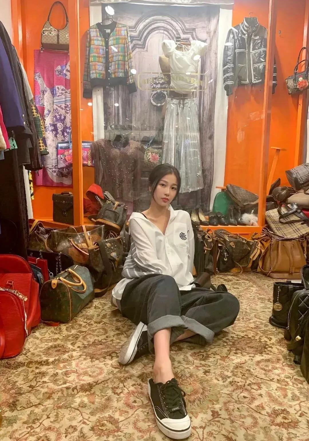 1️⃣以为她只是会撒娇的“作精”，结果人家是货真价实的沪上公主！最近虞书欣的上海