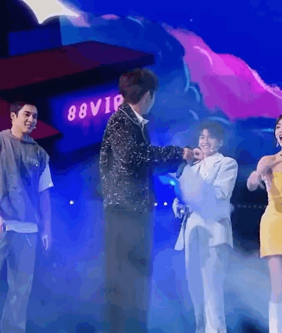 王源跳舞像一条菜虫在那咕蛹[裂开] ​​​